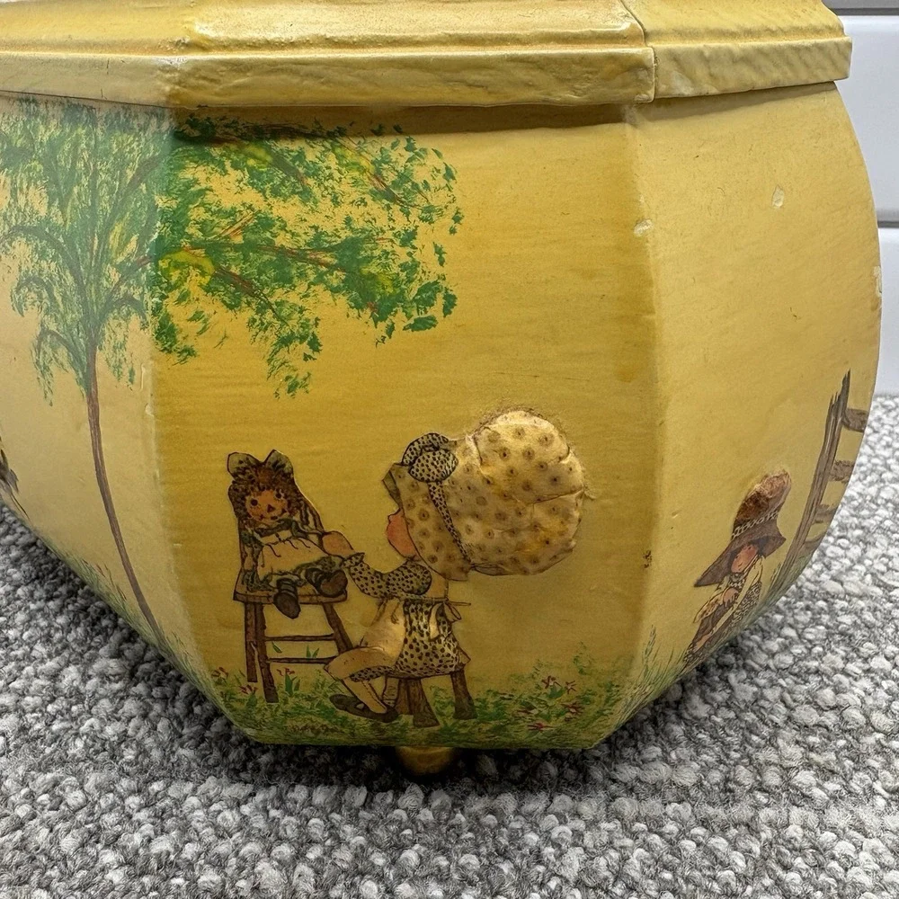 VTG Octagon Decopauge‎ Box 3D Details Little Gifts In Bonnets Lined